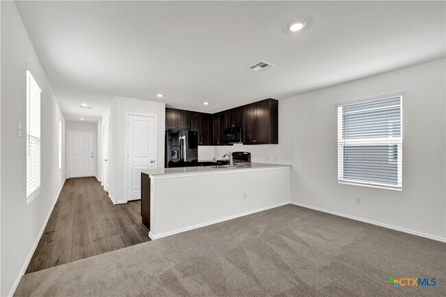 Building Photo - 231 Gabbro Gdns