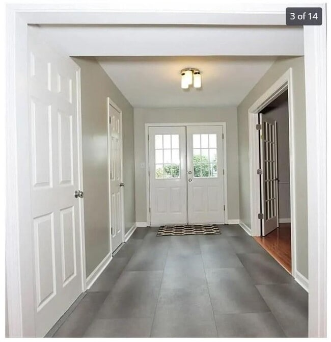 Building Photo - 2945 Riverbend Dr