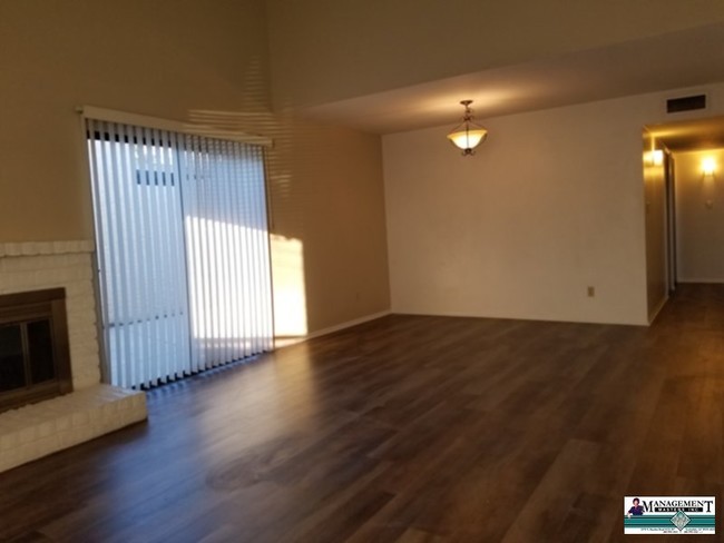 Building Photo - Great location next to Papago Buttes Park