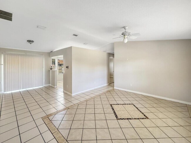 Building Photo - 518 Providence Blvd