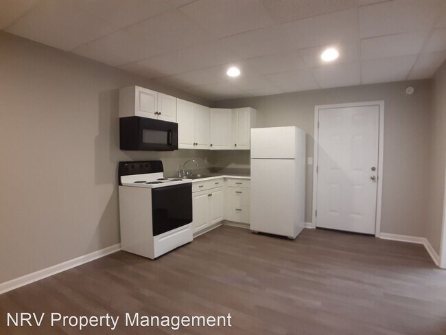 Building Photo - 1 br, 1 bath House - 327 D West Main Street