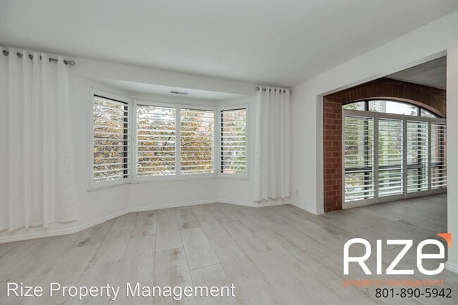 Building Photo - 2 br, 2.5 bath House - 171 East 3rd Ave Un...