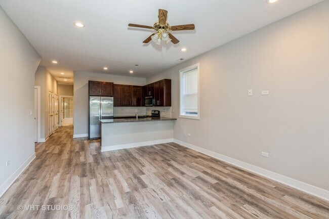 Building Photo - 857 E 63rd Pl