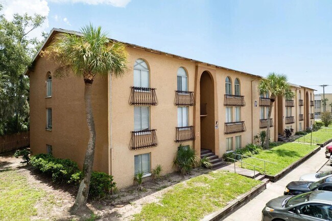 Bienvenido a Parc Place Villas Apartments, donde la comodidad se fusiona con el estilo. Esta impresionante comunidad cuenta con hermosos jardines y amplias opciones de vivienda, perfectas para tu estilo de vida. ¡Explora tu nuevo hogar hoy mismo y programa una visita! - Parc Place Villas Apartments