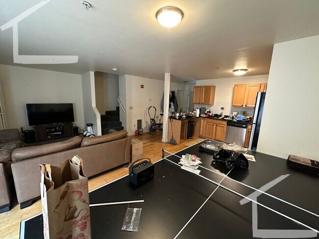 Foto del edificio - Amazing, brand new renovation 4 Bed 4.5 Ba...