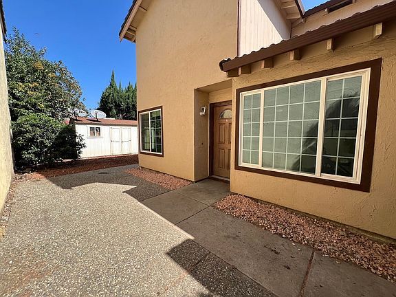 Building Photo - 2840 Rainview Dr