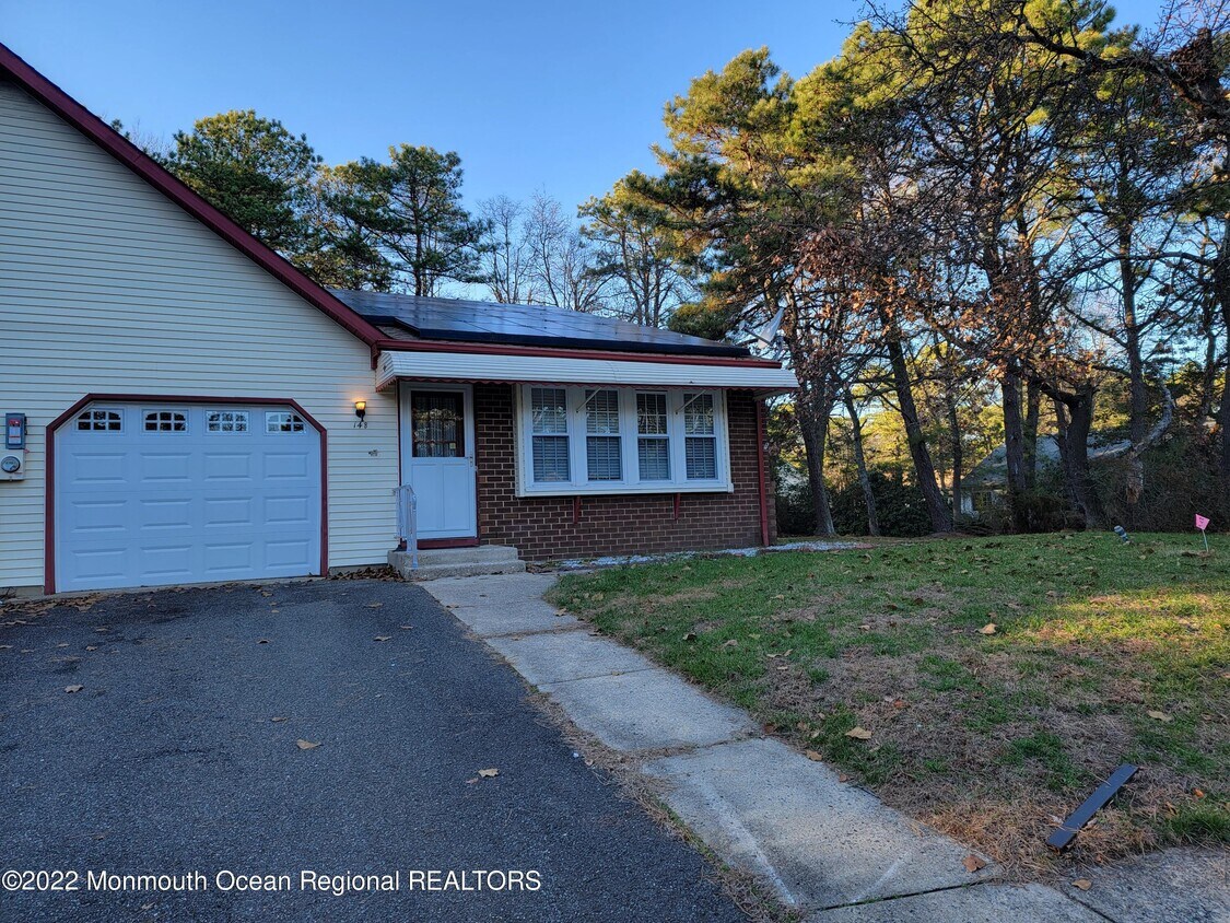 Primary Photo - 14A Ivy Ct