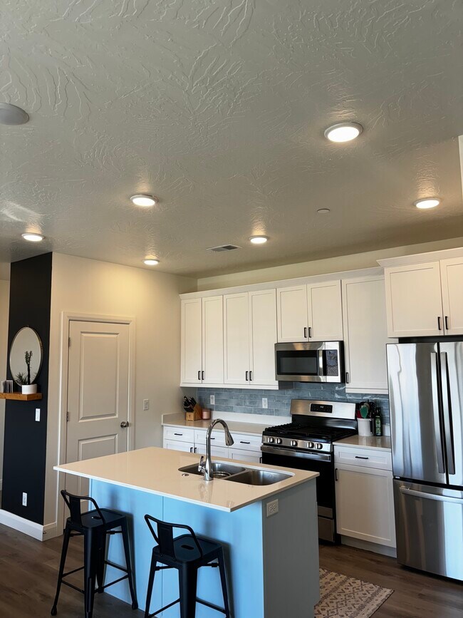 Foto del edificio - 5801 S Garnet Dr