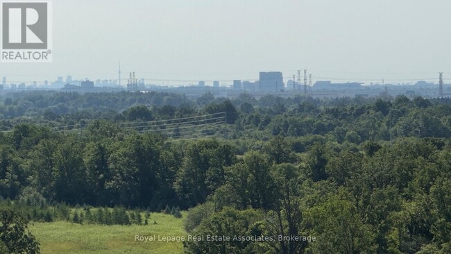 Photo du bâtiment - 65-865 Yorkland Blvd