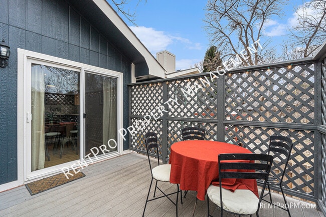 Building Photo - 2213 Hiawatha Ct