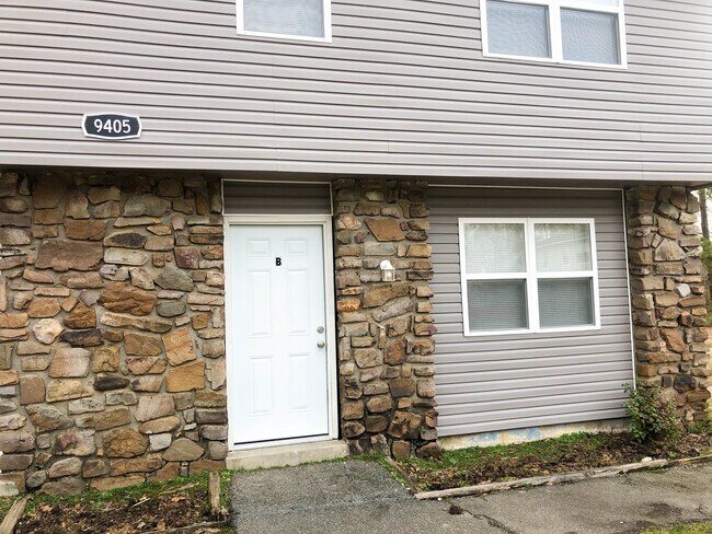 Foto del edificio - 9405 Lew Cir