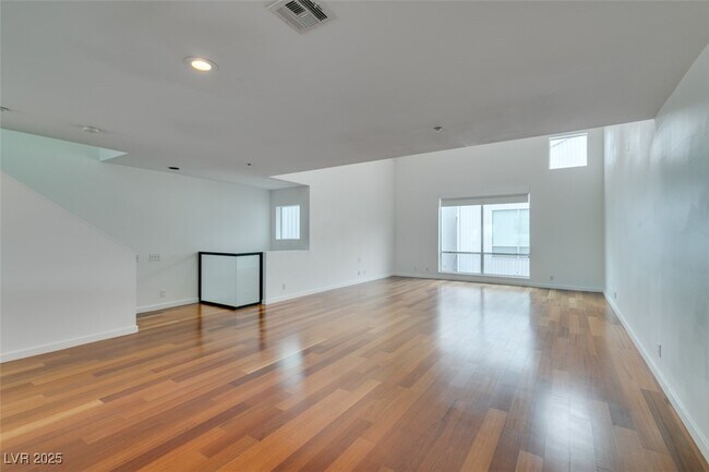Foto del edificio - 1194 Carson Ave