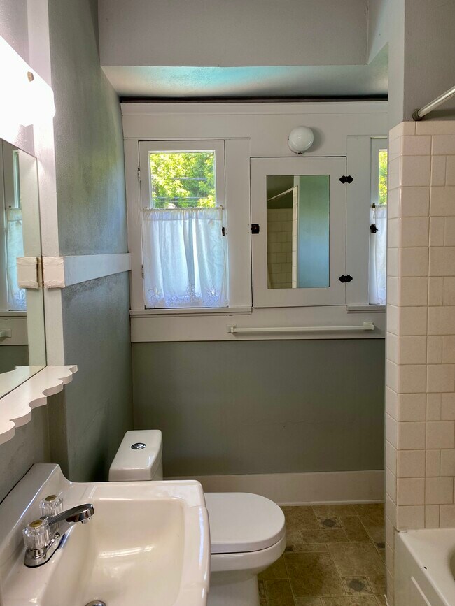 Foto del edificio - 3703 E 5th St