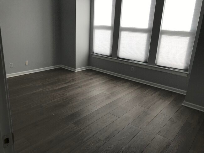 Foto del edificio - 5096 Waterman Blvd