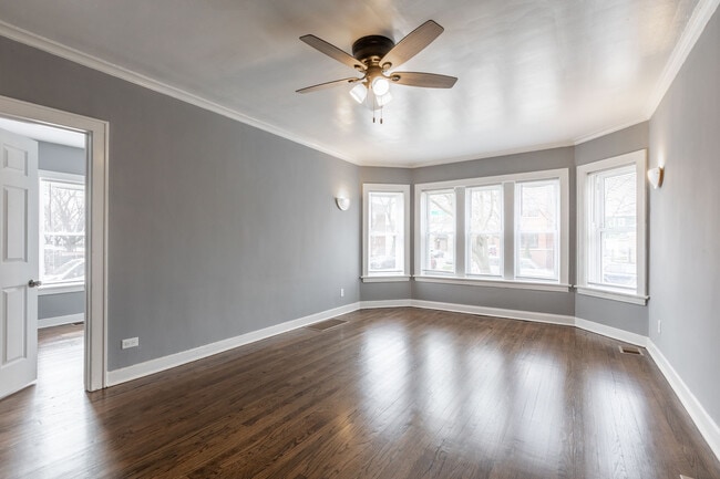 Foto del edificio - 2301 N Lowell Ave