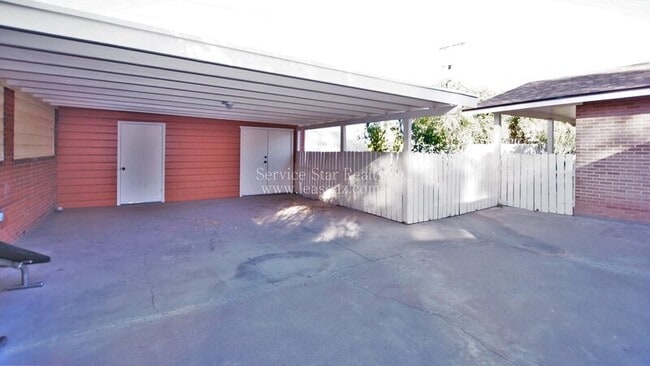 Foto del edificio - 4332 E Coronado Rd