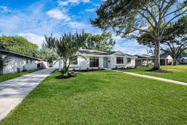 Foto del edificio - 5914 Warm Springs Rd