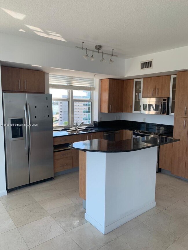 Building Photo - 7900 Harbor Island Dr