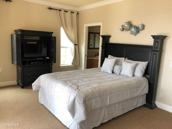 Foto del edificio - 6 br, 5.5 bath House - 5104 Olive Hill Trl