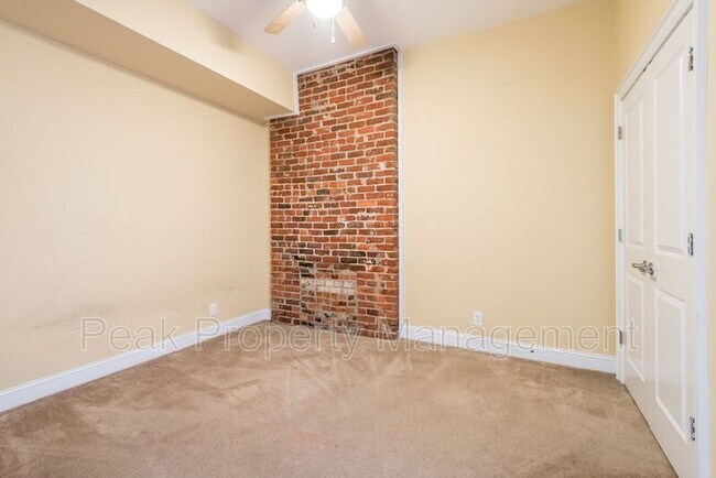 Foto del edificio - 215 E Grace St