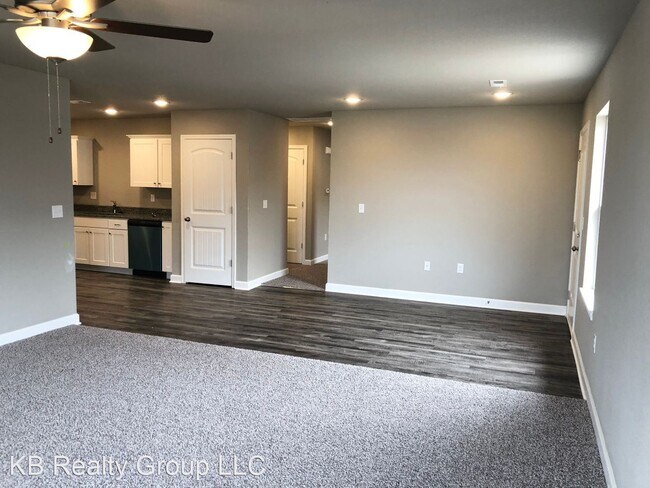 Building Photo - 3 br, 2 bath House - 107 SW Lily Street