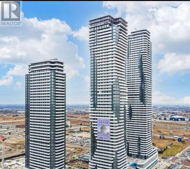 Photo du bâtiment - 225 Commerce St