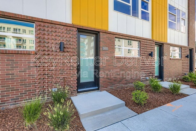 Foto del edificio - 4100 E Warren Ave