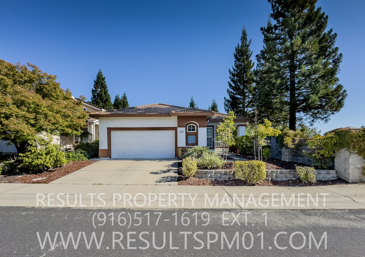 Primary Photo - Lovely 4 bedroom Roseville home Olympus po...