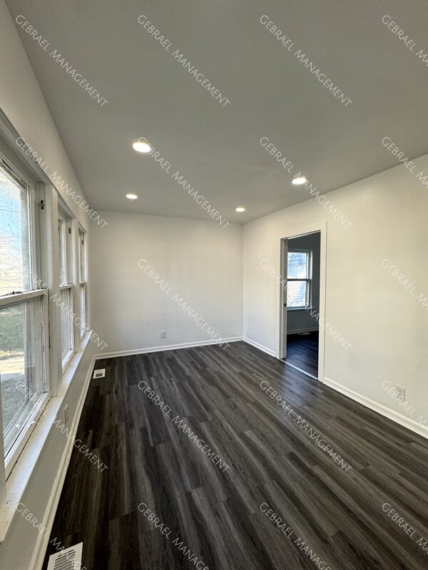 Building Photo - 2518 Churchill Ave