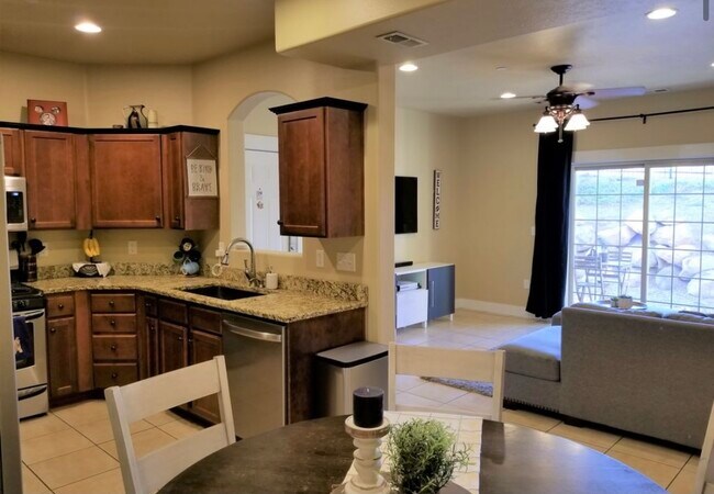 Building Photo - 108 W Spring Hill Way