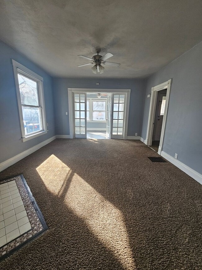 Building Photo - There is a $25 fee per application and eve...