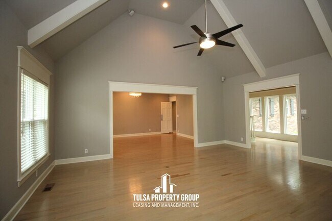Building Photo - 3031 S Rockford Rd  Tulsa OK 74114