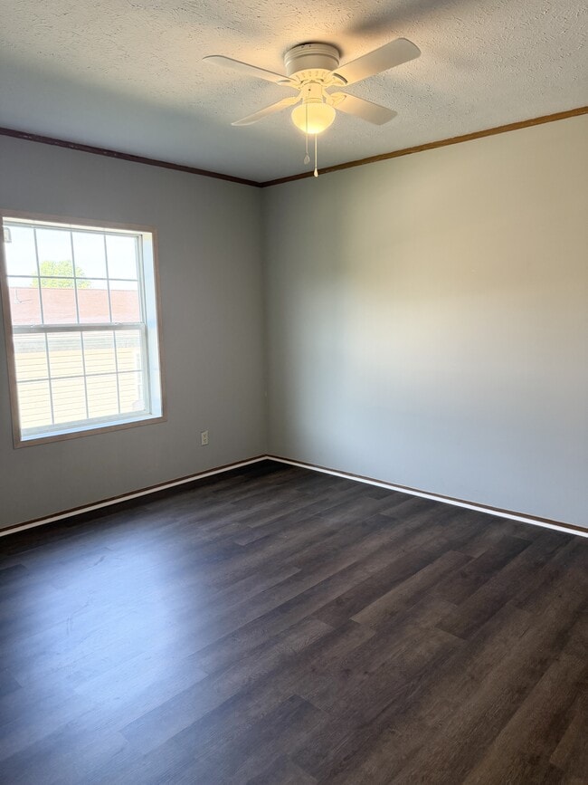 Building Photo - 212 Pulliam Dr