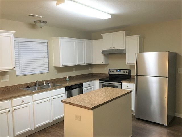Building Photo - 15704 Lakepoint Forest Drive