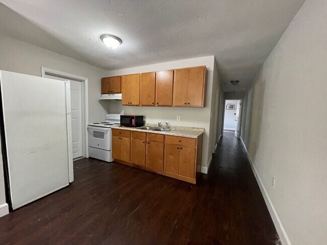 Building Photo - 10114 HYACINTH AVENUE, TAMPA, Florida 33612