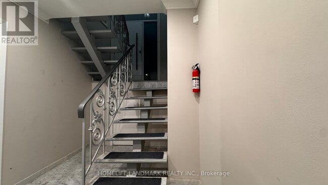 Building Photo - 35 Robingrove Rd