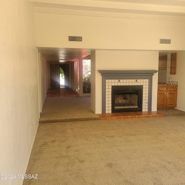 Building Photo - 4962 E South Regency Cir