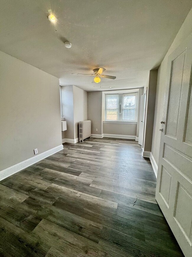 Photo - 325 W Earlham Ter Apartment