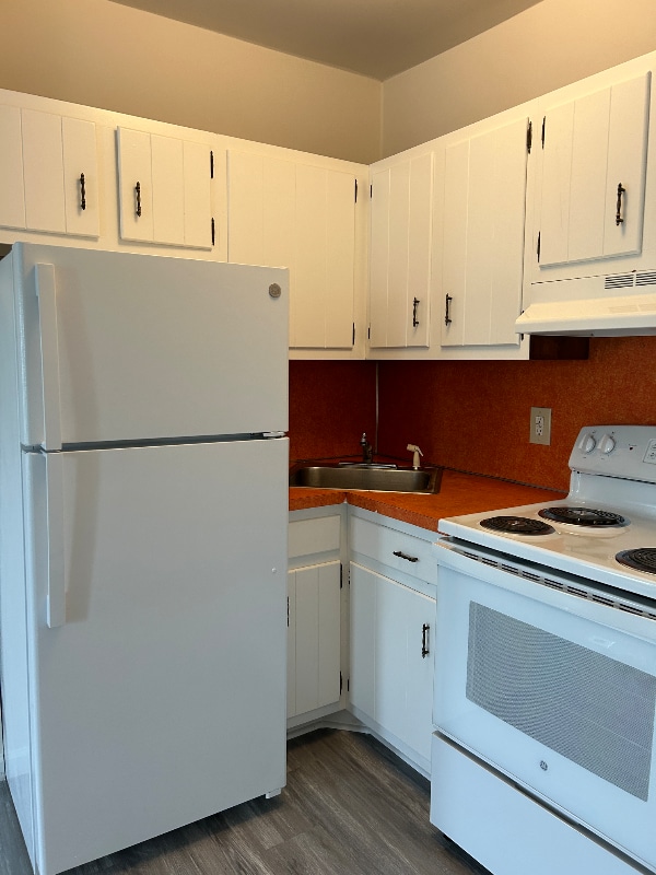 Building Photo - 42 E Pine St