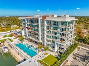 Building Photo - 900 N Osceola Ave