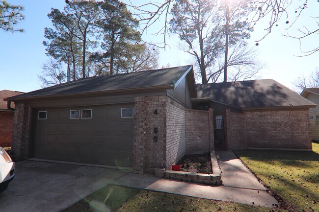 Building Photo - 4765 Folsom Dr