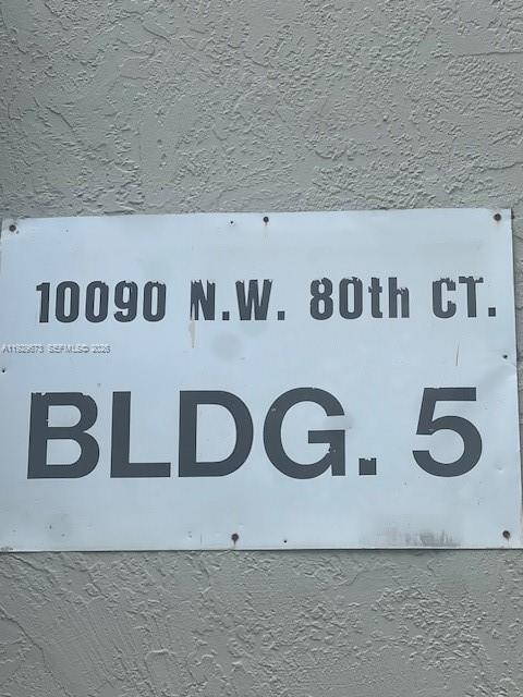 Foto del edificio - 10090 NW 80th Ct