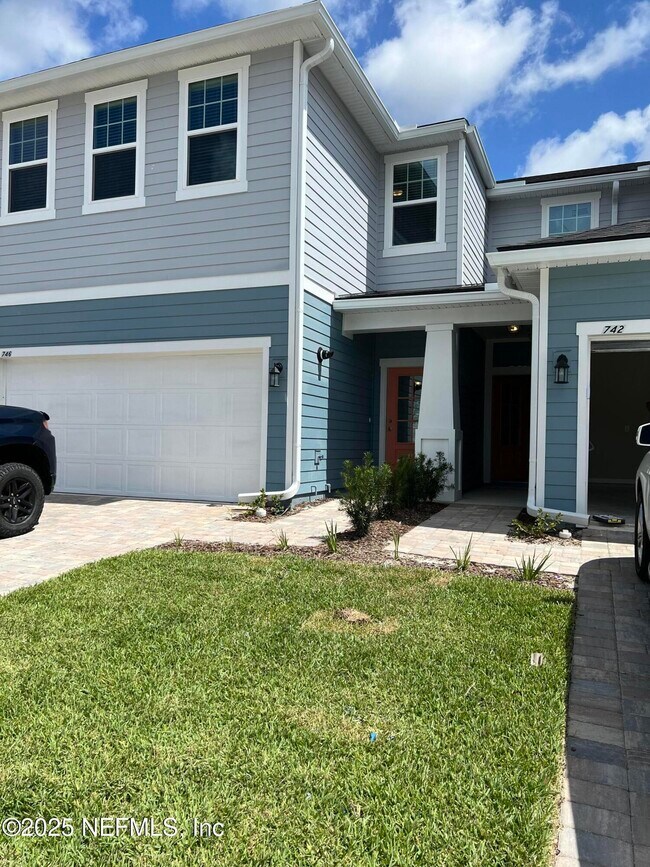 Building Photo - 742 Cherry Elm Dr