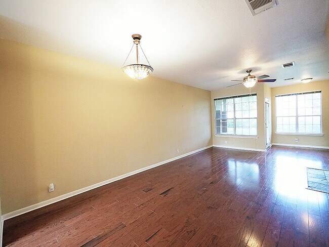 Building Photo - Two bedroom, 2.5 bath Gated Condo In North Austin