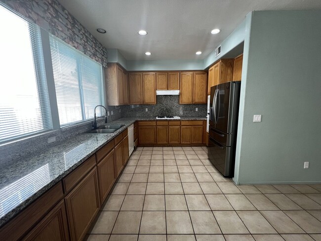 Foto del edificio - 8327 San Ramon Dr