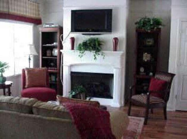 Building Photo - 402 Wade Creek Rd