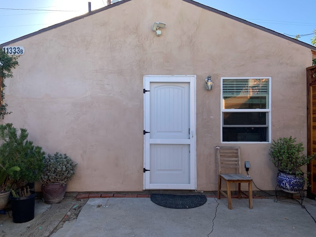 11333 Pennsylvania Ave Unit B, South Gate, CA 90280 Apartments in South Gate, CA