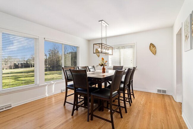 Building Photo - 1555 Orchard Rd