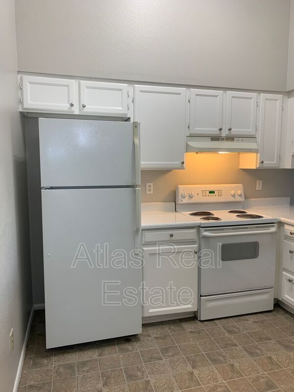 Foto del edificio - 1856 N Spring