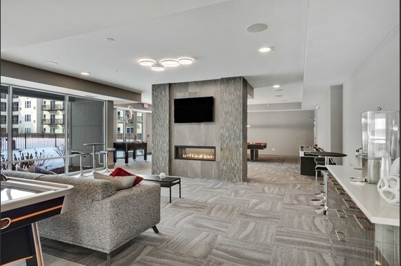 Building Photo - 400 Renaissance Blvd